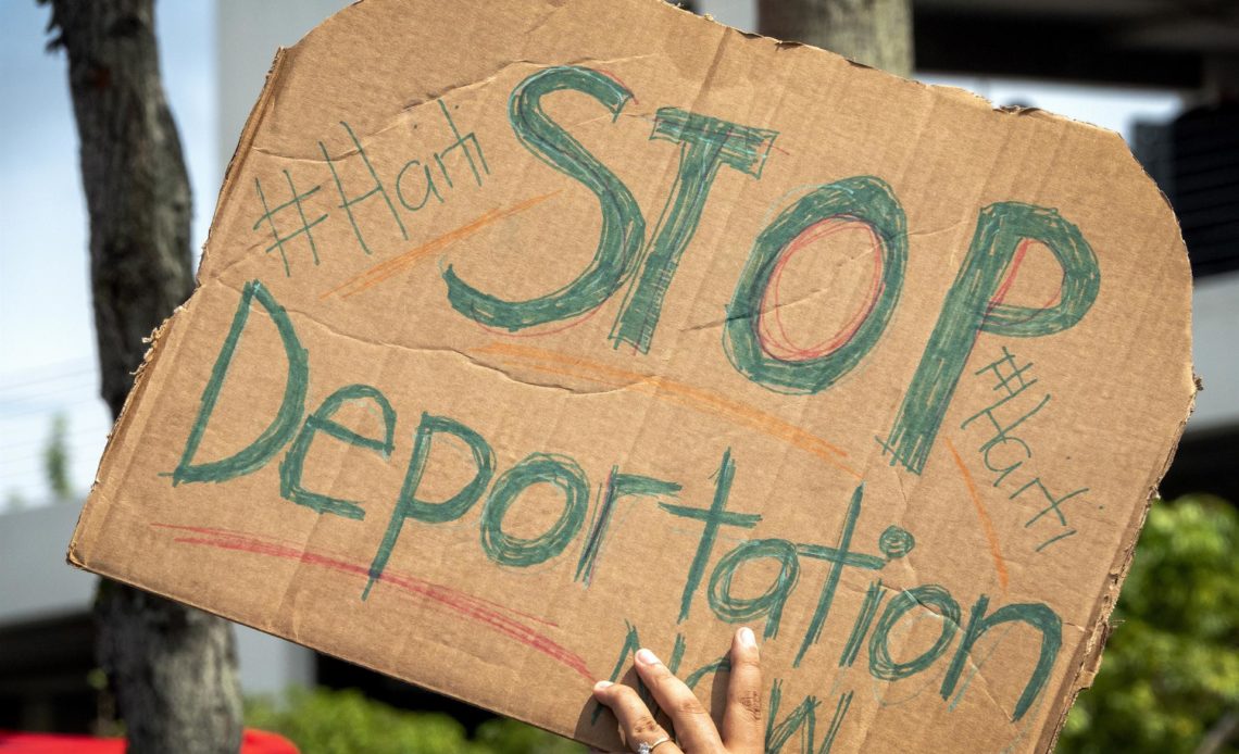 Activistas exigen al Gobierno de Biden detener las deportaciones de haitianos