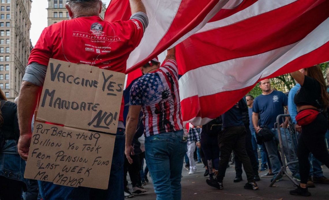 Bomberos protestan en Nueva York contra vacunación obligatoria contra el covid-19