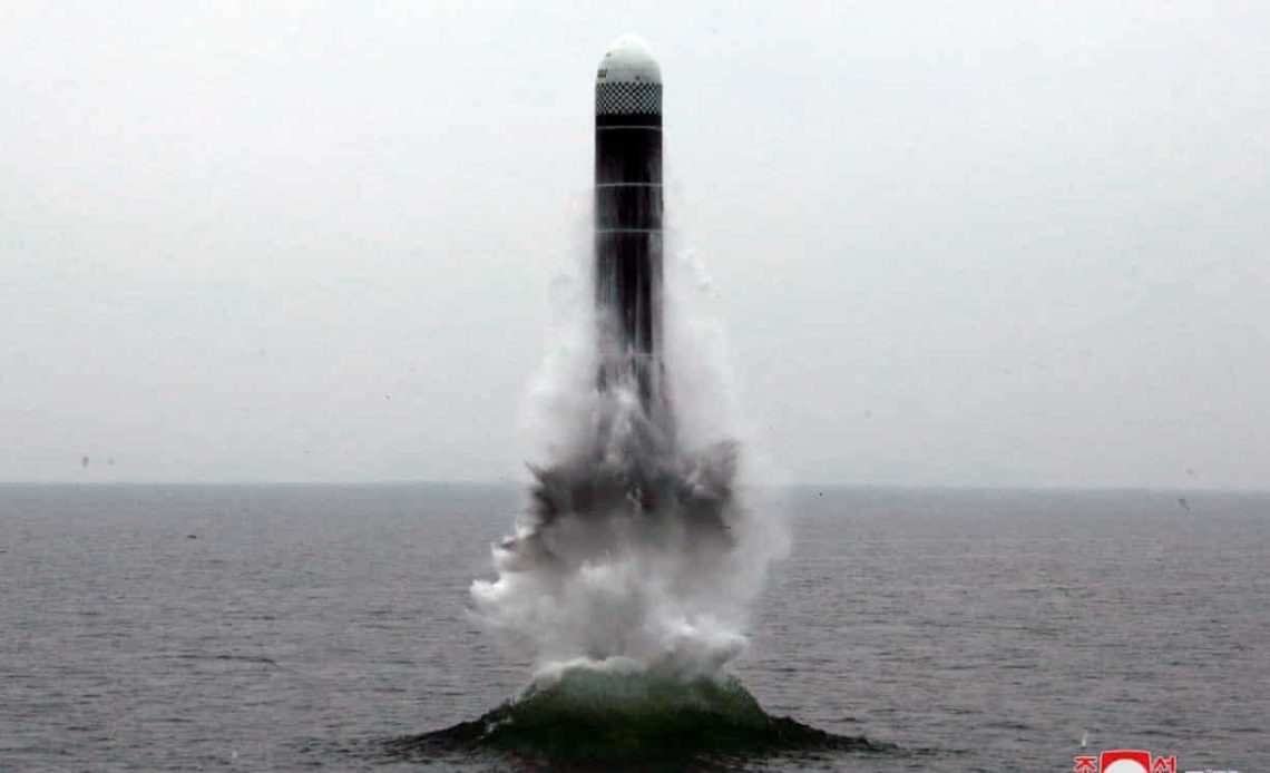 Corea del Norte prueba nuevo misil balístico lanzado por submarino