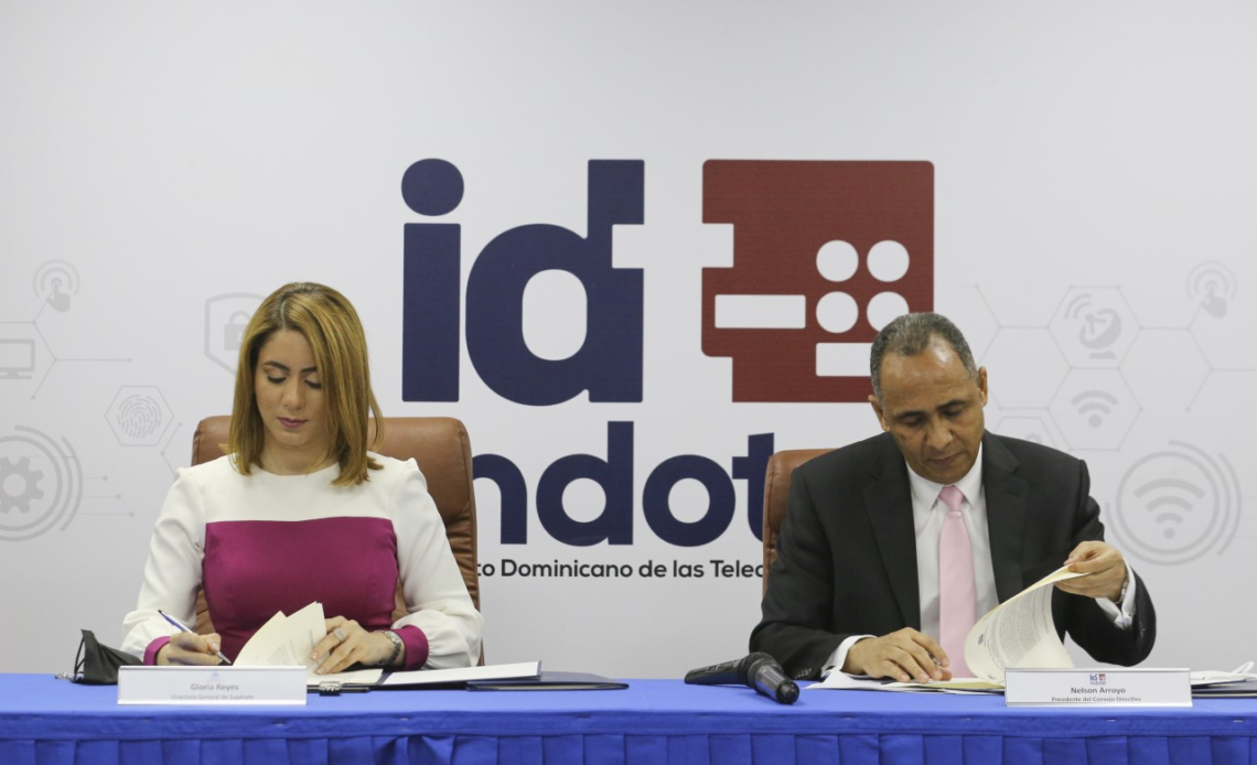 Indotel y Supérate acuerdan proyecto para beneficiar a 2 mil hogares con acceso a internet