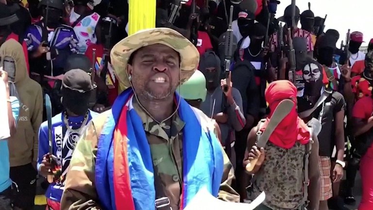 Líder de la principal banda de Haití chantajea al primer ministro con el combustible