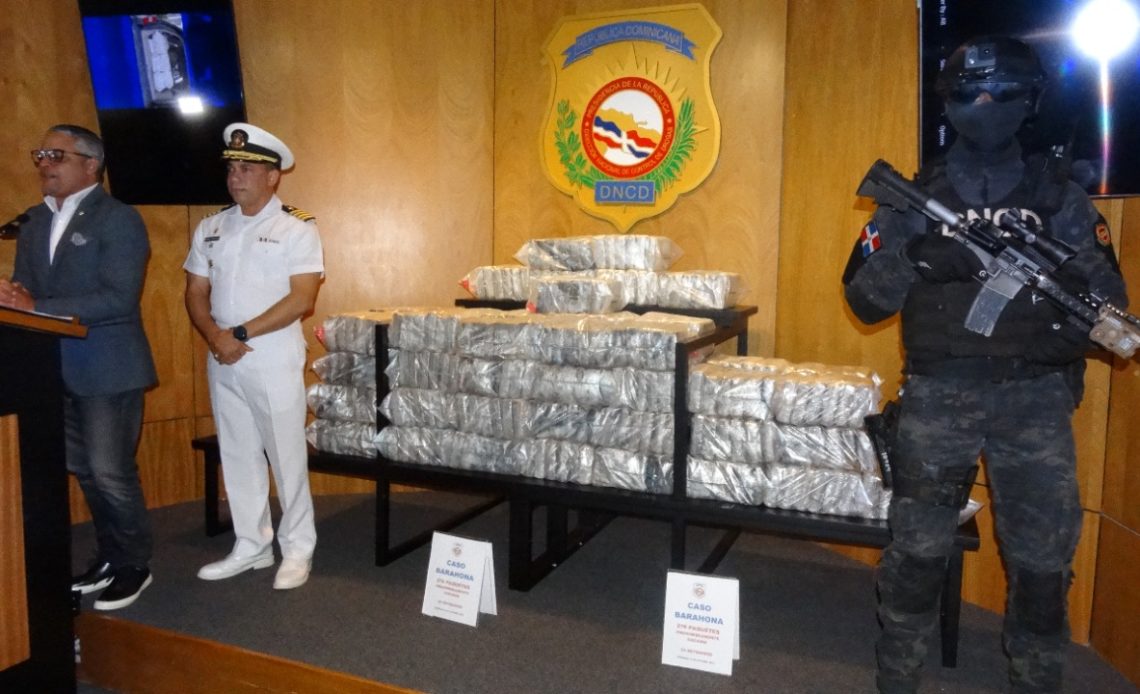 Autoridades ocupan 276 paquetes presumiblemente cocaína en Barahona