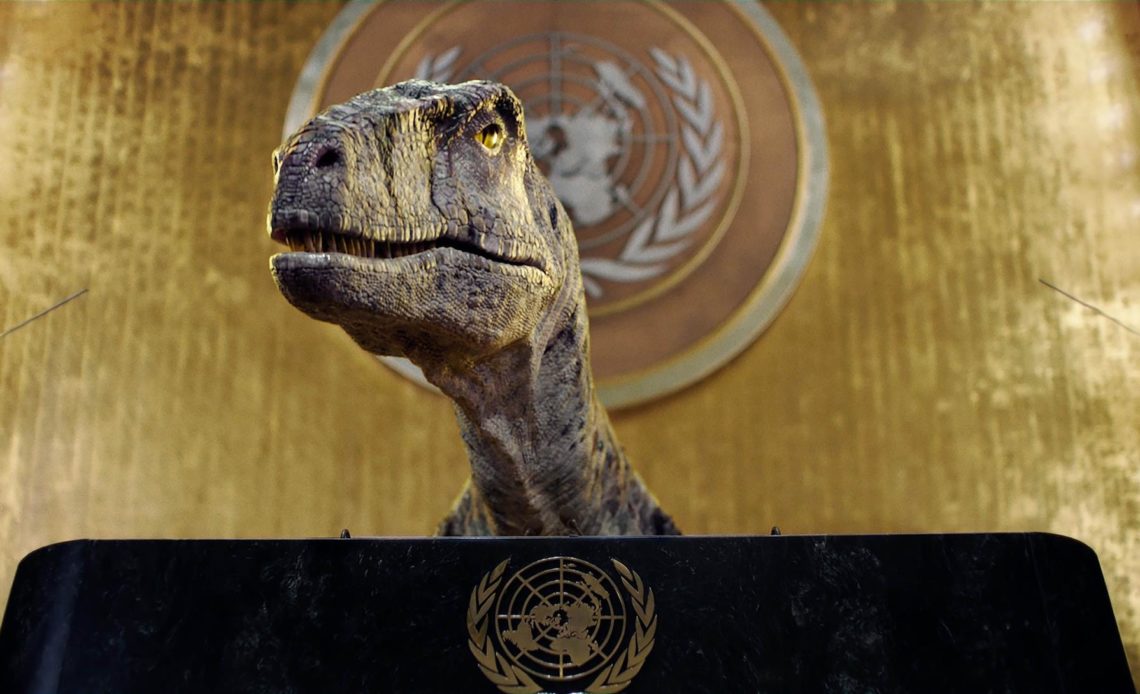 Un dinosaurio ocupa la ONU para exigir a los humanos que no se extingan