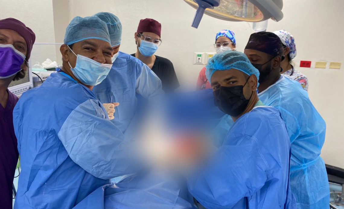 La Academia de Cirugía Plástica realizan 18 cirugías a pacientes con hipertrofia mamaria