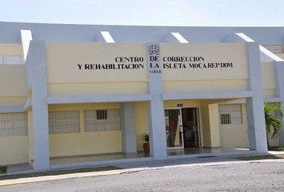 Por casos positivos de COVID-19 suspenden visitas en centro penitenciario La Isleta en Moca