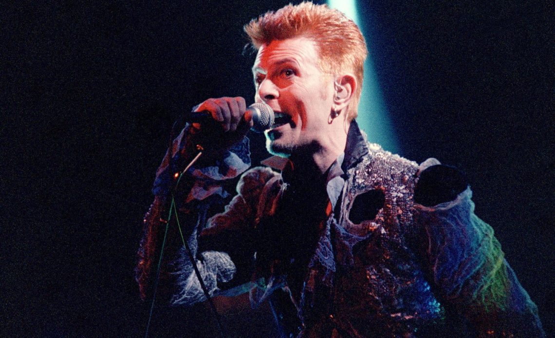 Warner Music negocia por los derechos del cancionero de David Bowie