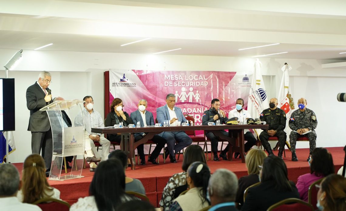 Chu Vásquez anuncia implementación de programa “Mi País Seguro” en Santiago
