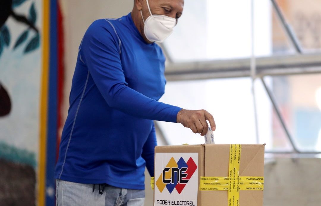 Elecciones en Venezuela "no reflejan la voluntad del pueblo", dice EEUU en espaldarazo a Guaidó