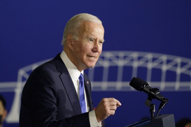 Biden elogia a los estadounidenses por su "inmenso coraje" ante la pandemia