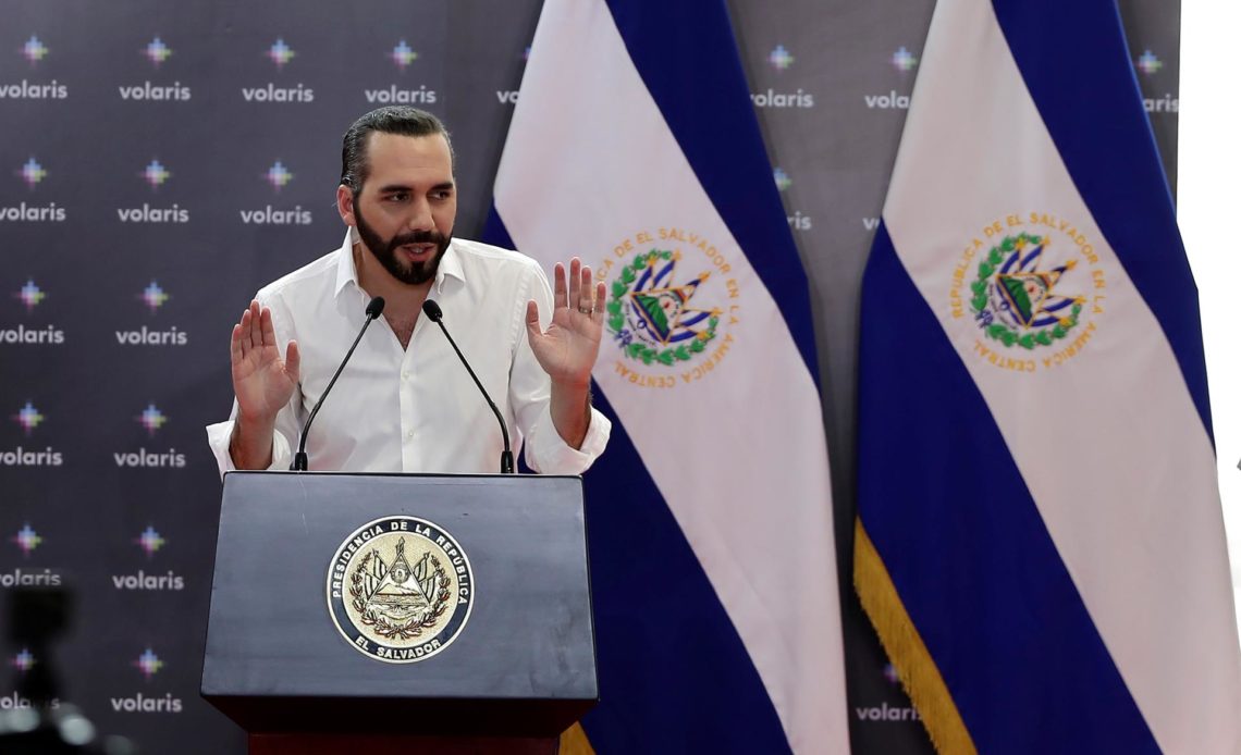 El presidente salvadoreño señala a EE.UU. de aliarse con la oposición
