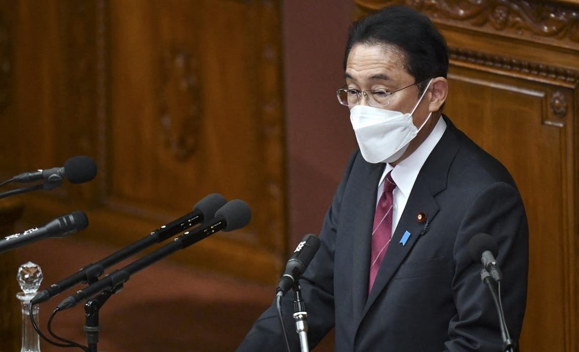 Líder japonés dice que aun no ve fantasmas en residencia encantada
