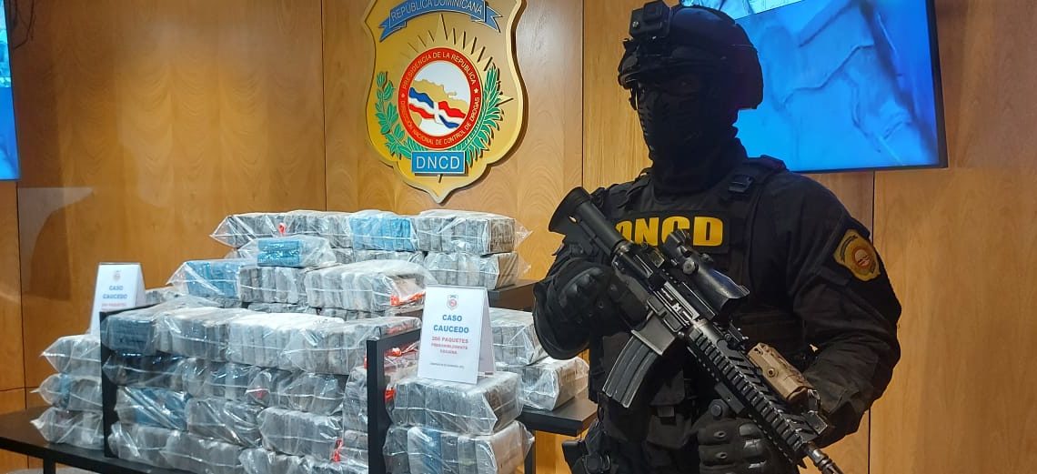 La DNCD incauta 400 paquetes de cocaína en costas de Peravia
