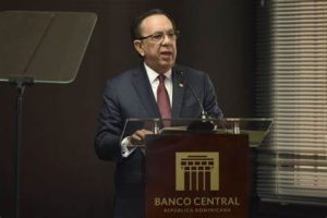 Revista inglesa galardona a Héctor Valdez Albizu como Gobernador de Banco Central del Año 2021, región Latinoamérica
