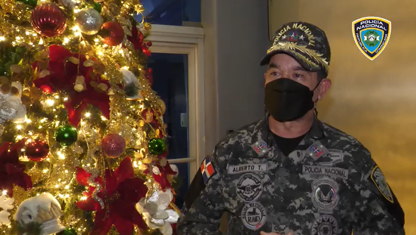 Director PN realiza tradicional encendido del árbol de Navidad en el Palacio de la Policía
