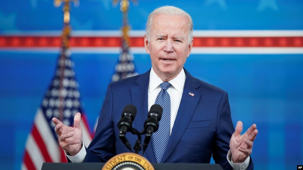 La justicia marca el paso a Biden en el programa migratorio "Quédate en México"