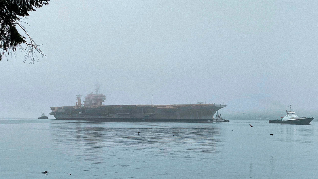 El histórico portaviones USS Kitty Hawkirige, que participó en la guerra de Vietnam, se dirige al desguace tras ser vendido por un centavo
