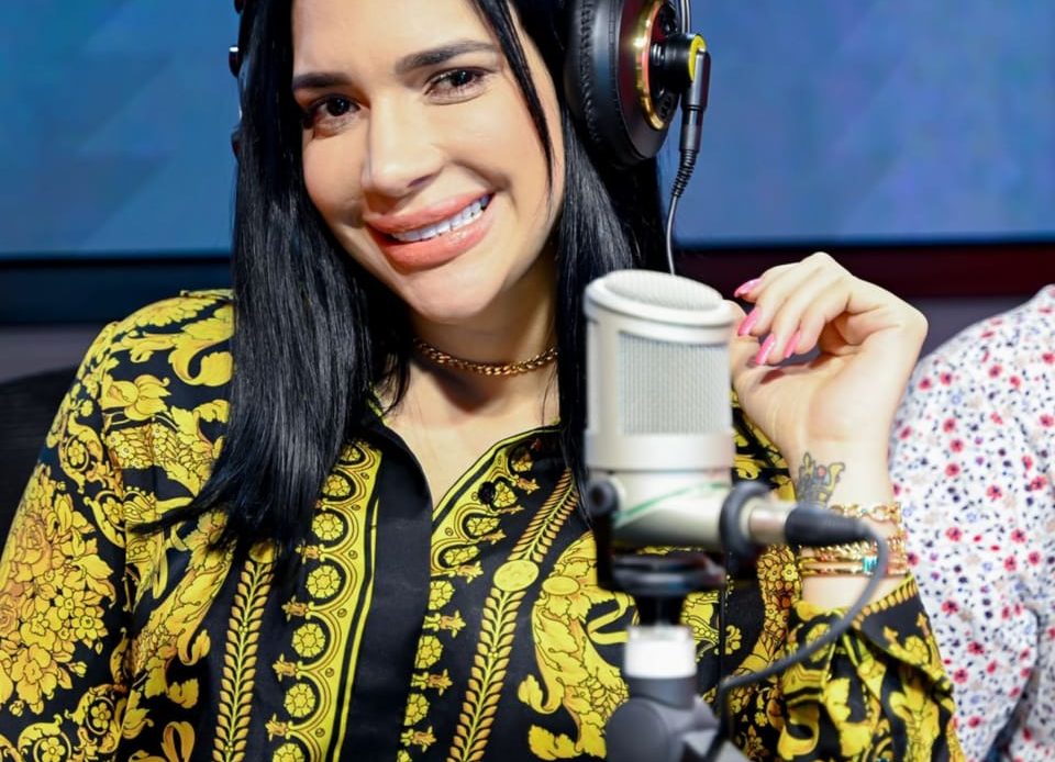 Amelia Alcántara suspendida de Sin Filtro Radio Show por comportamiento inadecuado