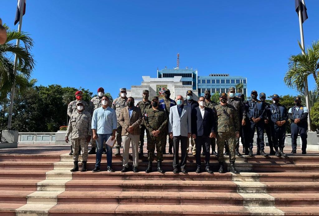 Militares integran comisión para dar seguridad y ornato Parque Independencia en Zona Colonial