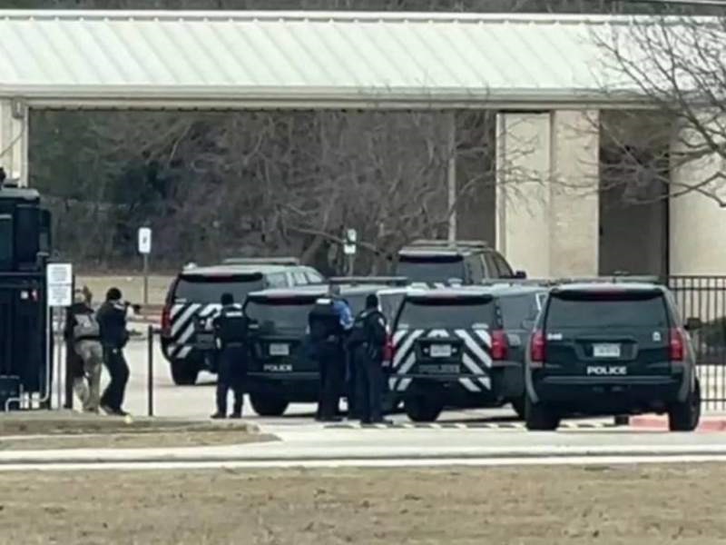 Policía de EEUU negocia toma de rehenes en sinagoga de Texas