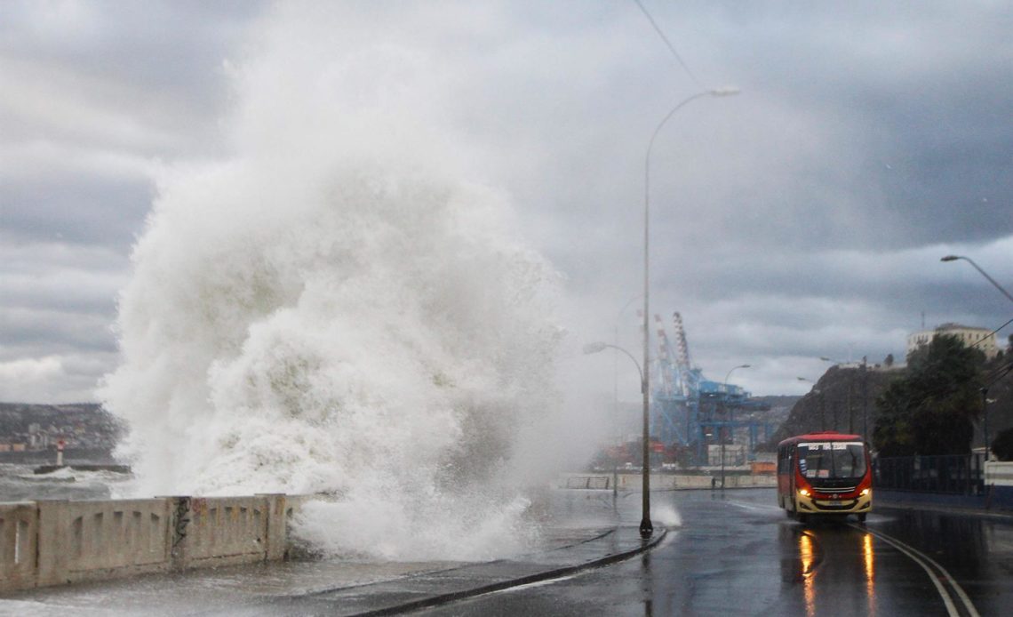 Tsunami de casi dos metros llega a la costa de Chile tras la erupción en Tonga