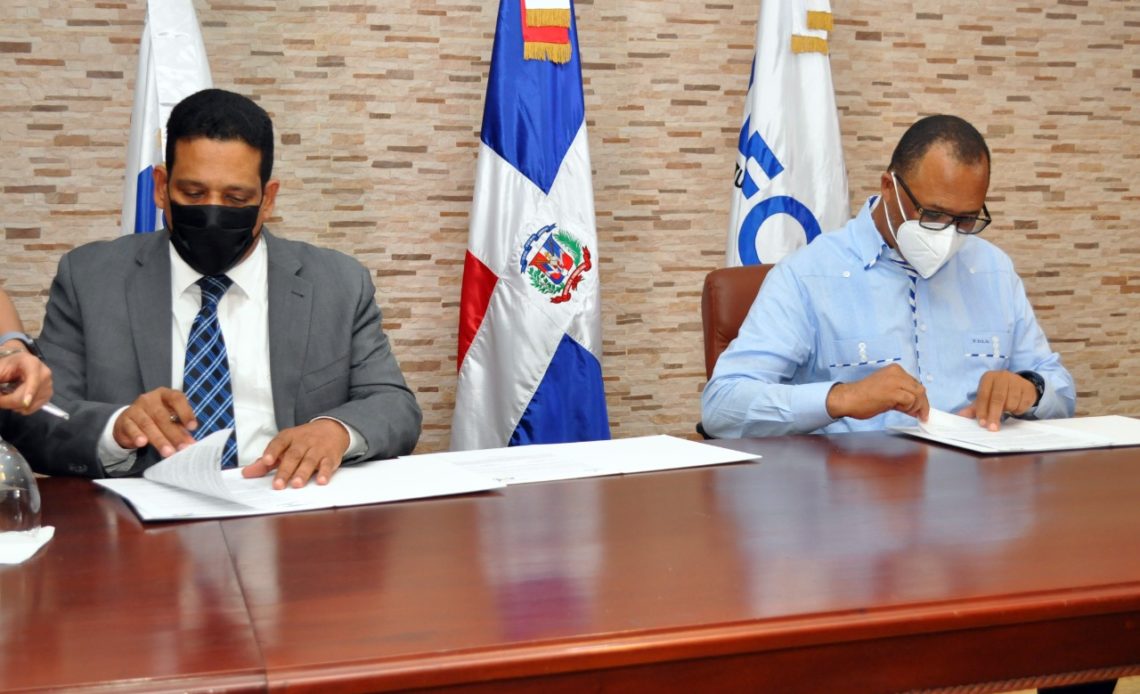 IDECOOP y Contrataciones Públicas firman acuerdo para convertir cooperativas en proveedoras del Estado