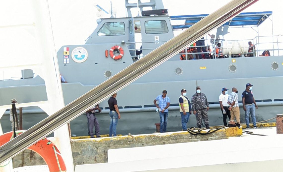 Armada Dominicana detiene a 16 personas que pretendían viajar ilegal a Puerto Rico