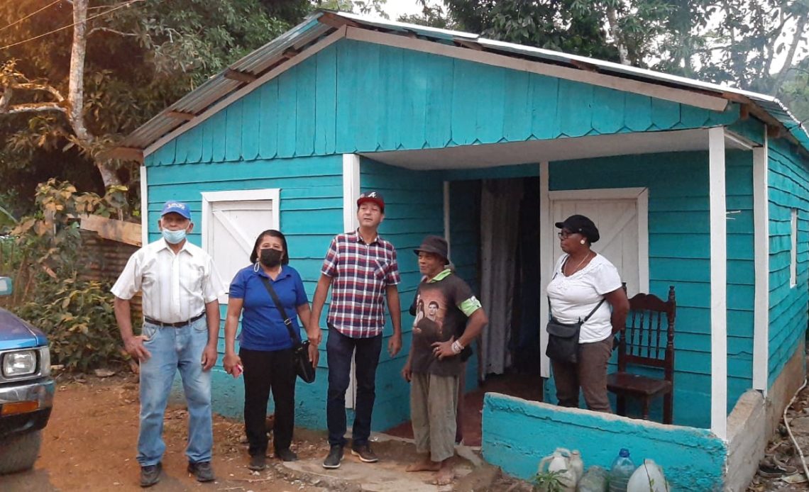 Propep y Alcaldía de Yamasá entregan 10 viviendas a familias de escasos recursos