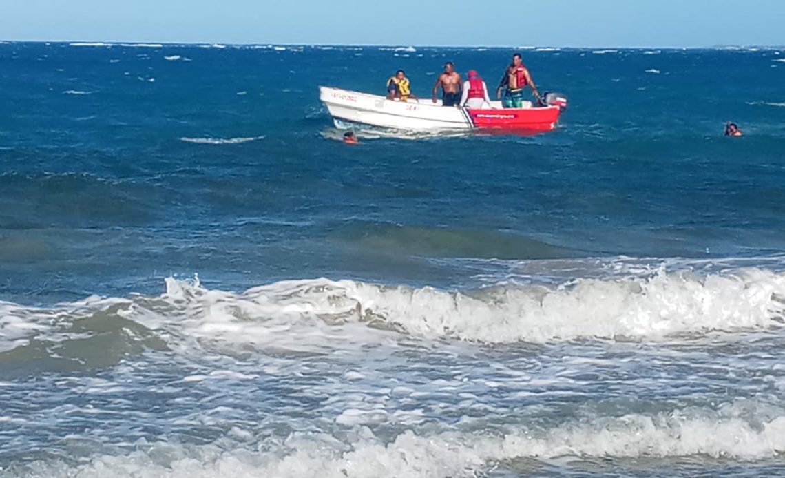 Organismos de rescate buscan menor desaparecido en playa el Pueblito