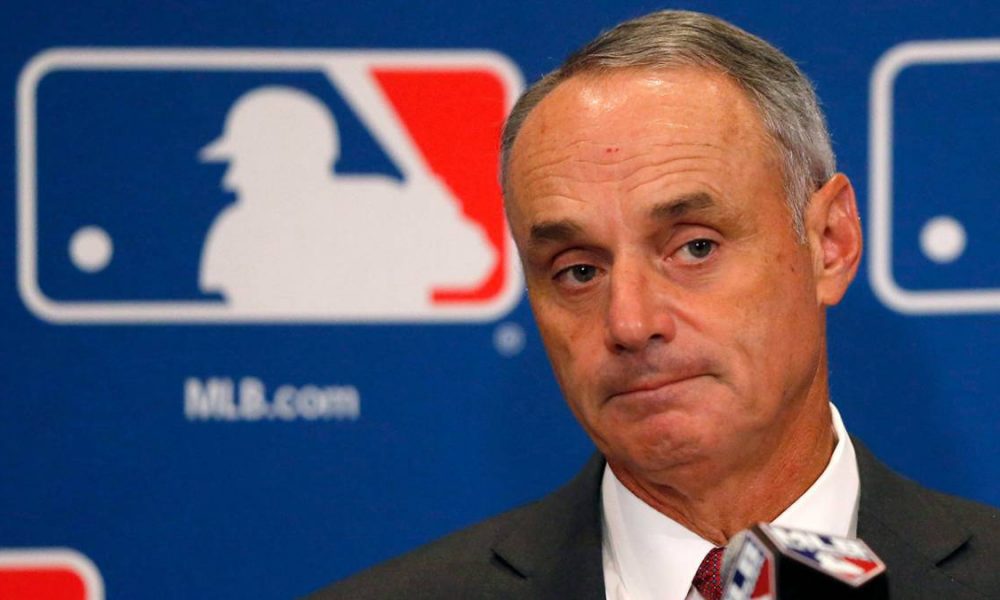 Comisionado MLB se une a negociaciones, que continúan avanzando lentamente