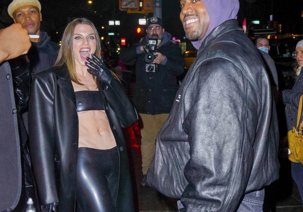 Julia Fox borró sus fotos con Kanye West y confirmó la separación tras seis semanas de noviazgo