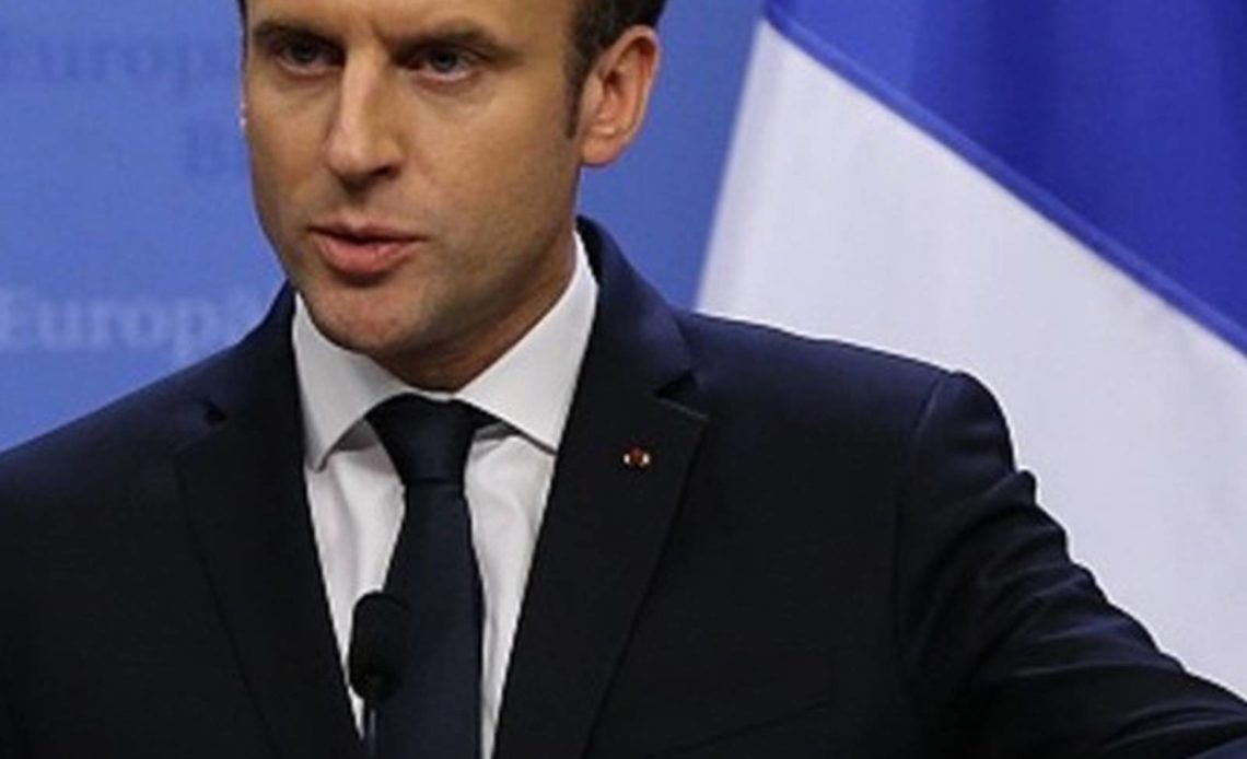Macron considera útil "dejar abierto el camino" a un diálogo con Putin