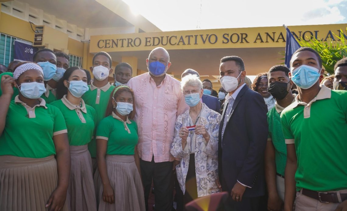 Ministerio de Educación acondiciona 29 de las 31 escuelas del municipio de Consuelo