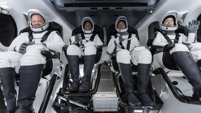 Primera tripulación privada, lista para despegar en un mes hacia la Estación Espacial Internacional