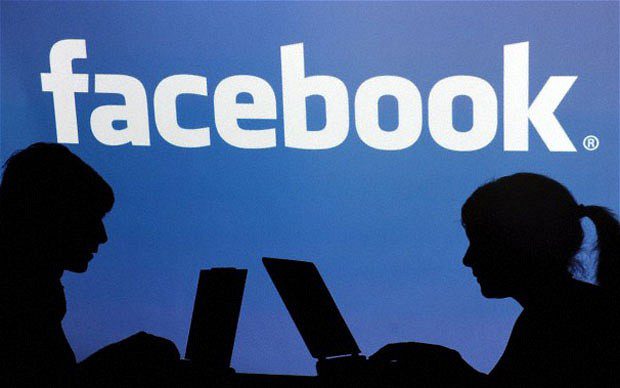 Ucranianos pueden bloquear sus cuentas de Facebook tras temores por listas de la muerte