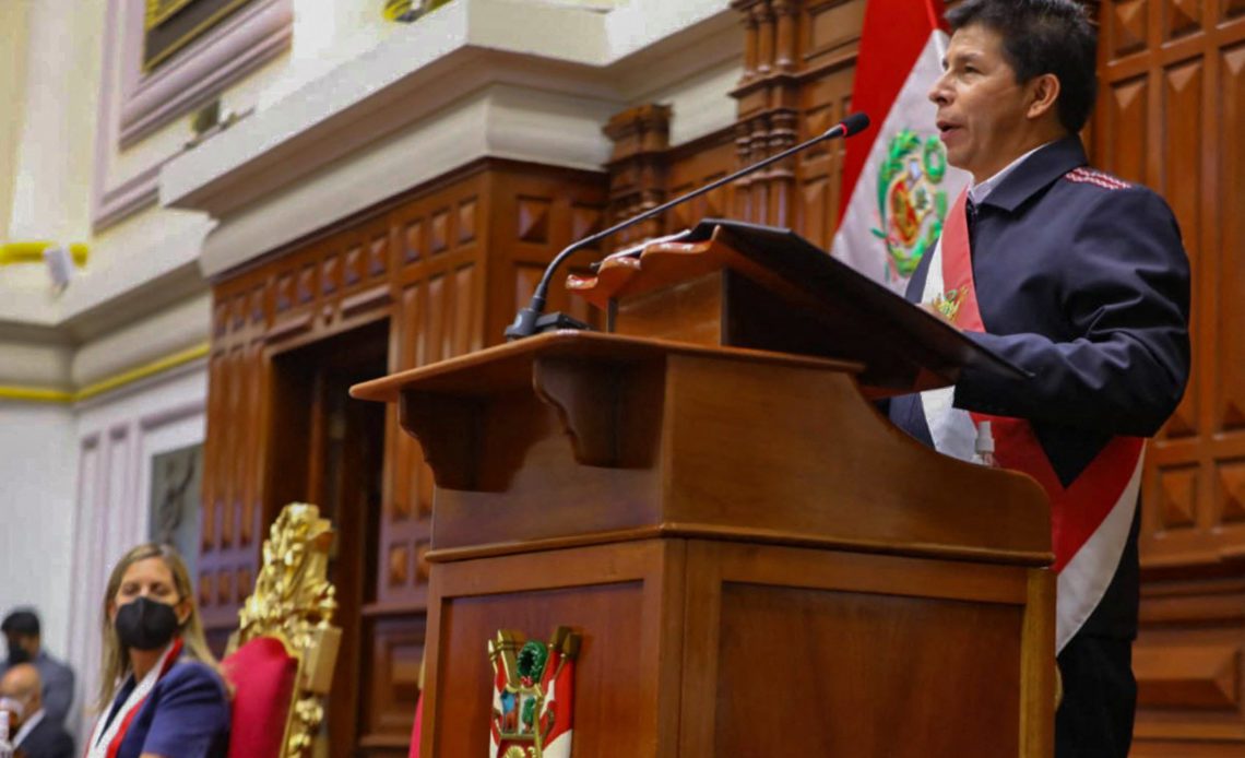 Presidente de Perú niega corrupción y pide consensos al Congreso