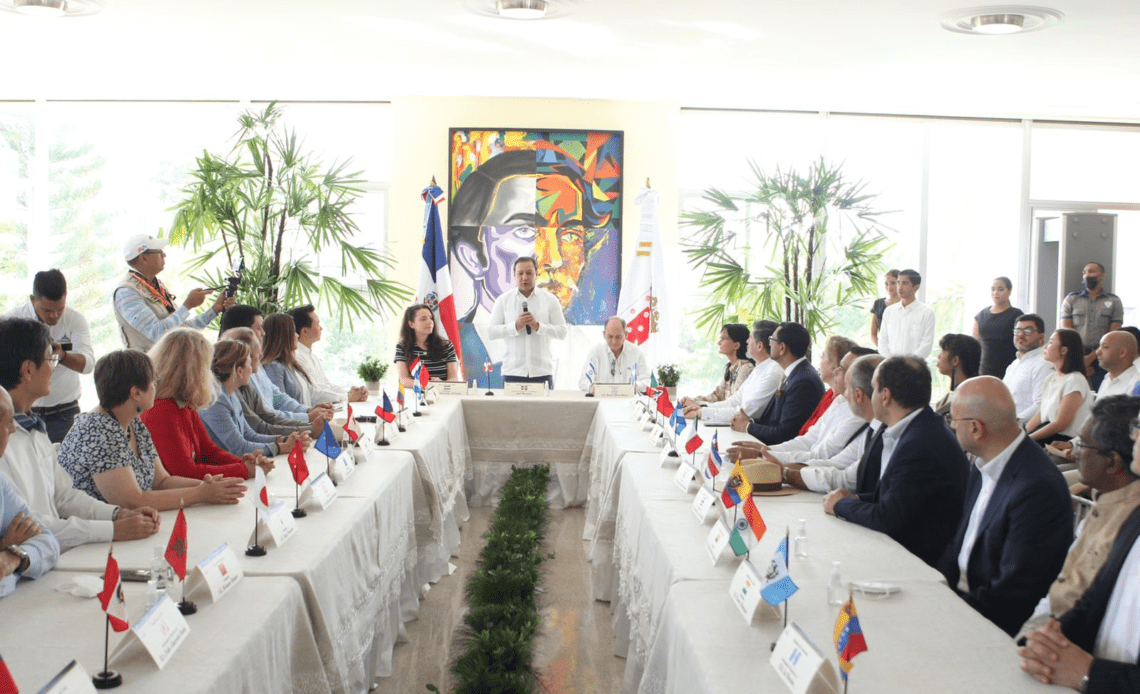 Alcalde Abel Martínez recibió la vista de 26 embajadores en un histórico intercambio cultural