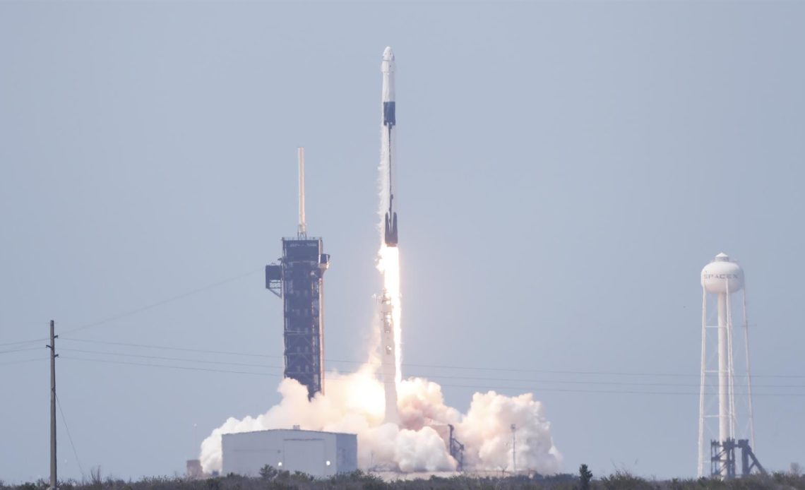 SpaceX sigue agrandando su red de internet en el espacio