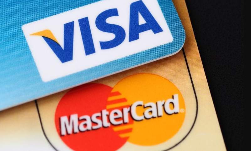 Visa y Mastercard suspenden todas las operaciones en Rusia