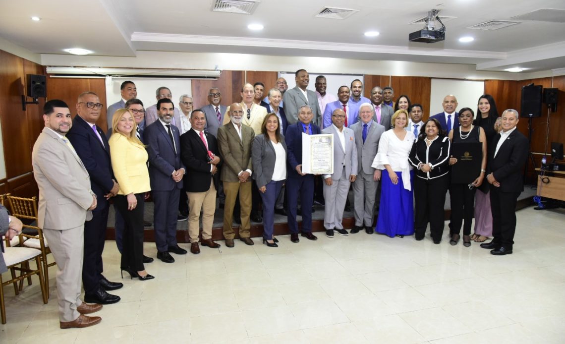 Cámara de Diputados reconoce integrantes de la Selección Nacional de Baloncesto