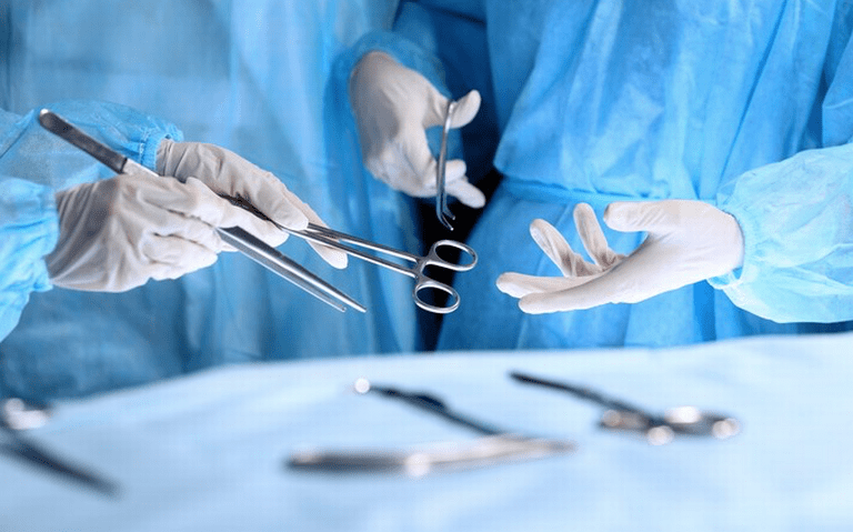 Clínica Aplas American Plastic Surgery explica situación de paciente con lesiones tras cirugía estética