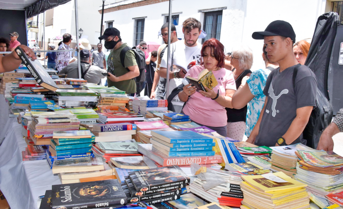 Cultura reporta incremento en venta de libros durante cuarto día de la Feria del Libro 2022