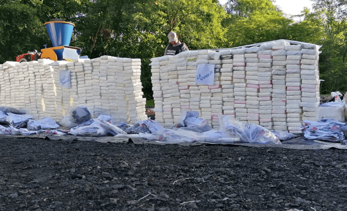 Autoridades incineran más de 1,000 kilos de drogas