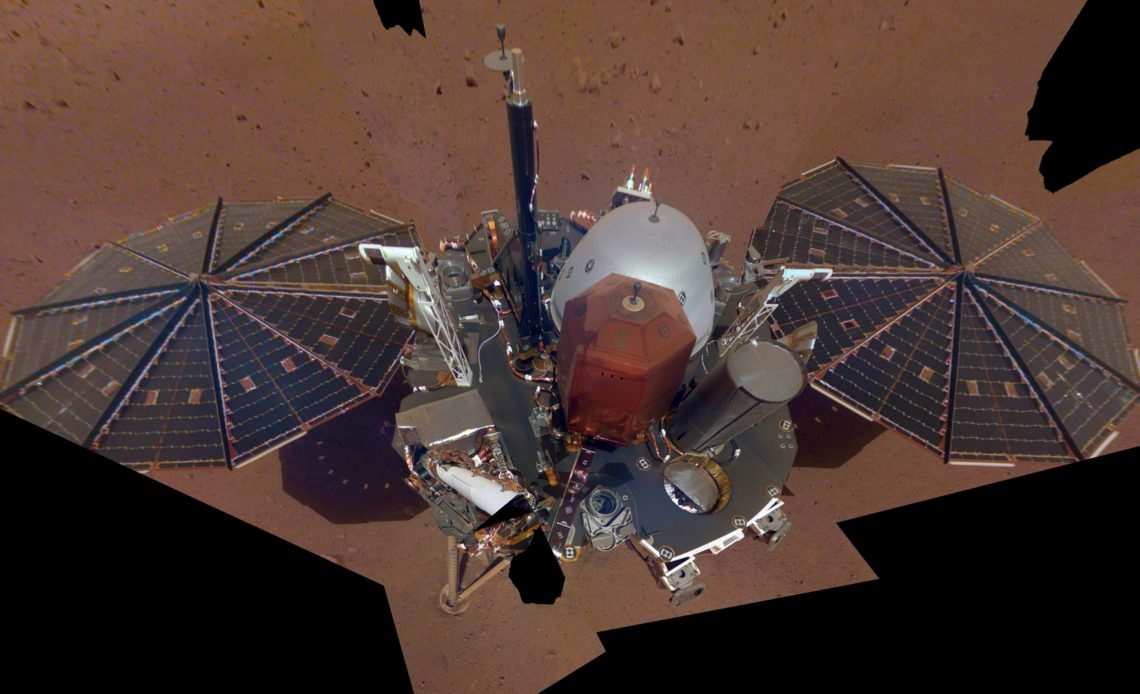 robot InSight en Marte