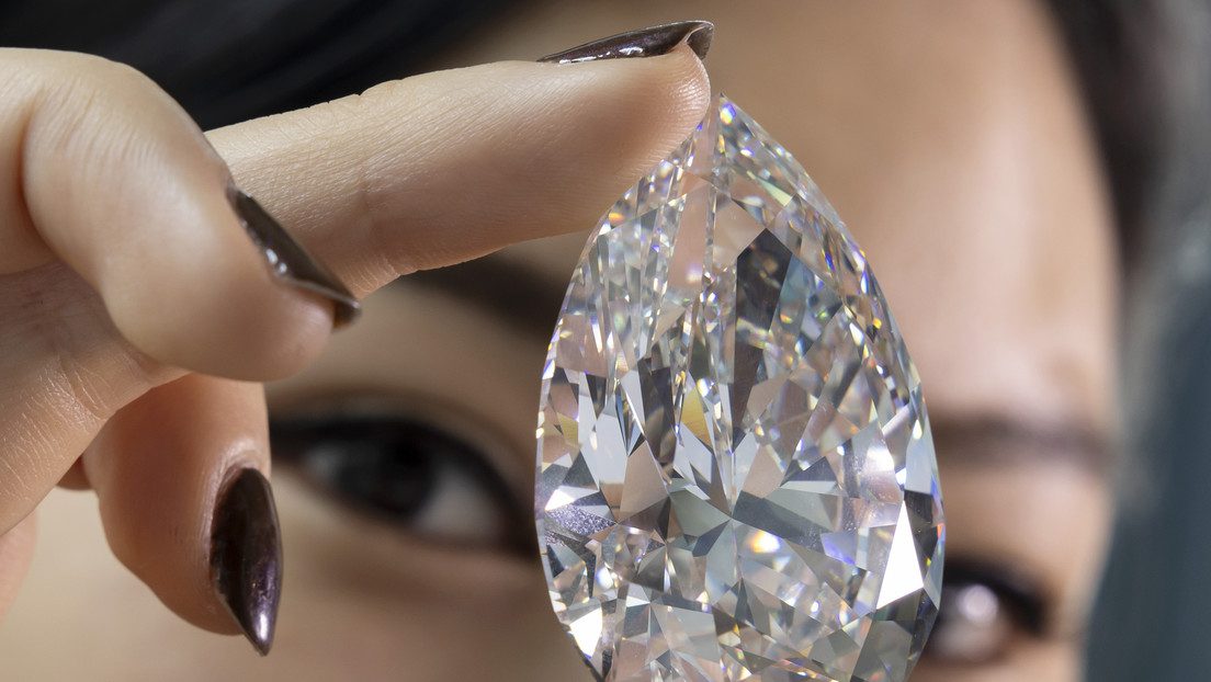 Pagan 21,7 millones de dólares por 'La Roca', el mayor diamante blanco jamás subastado