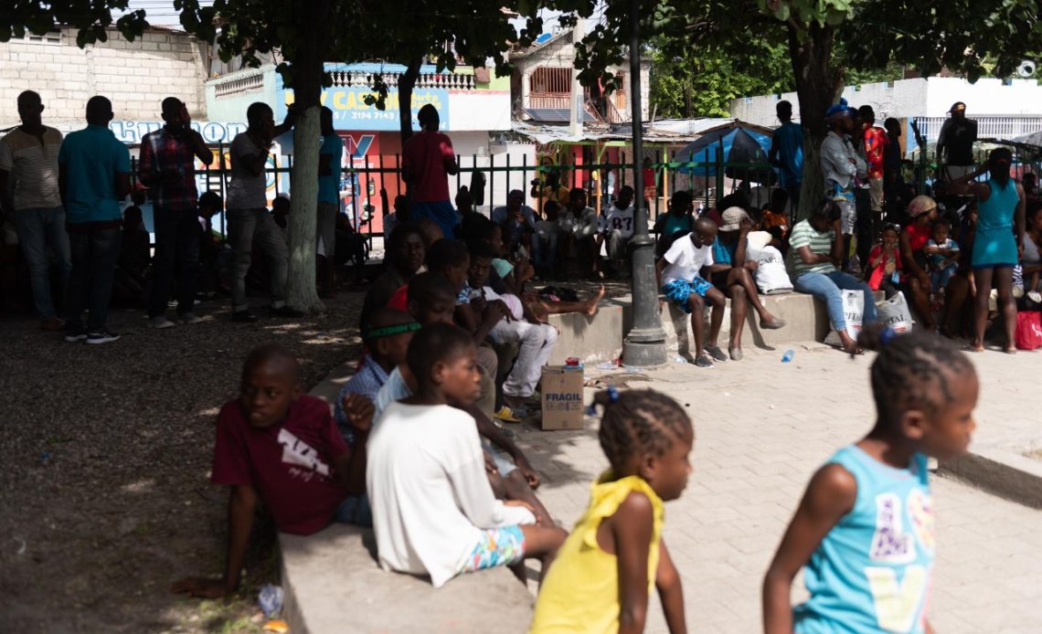 Cientos de personas huyen de los barrios por la violencia de las bandas en Haití