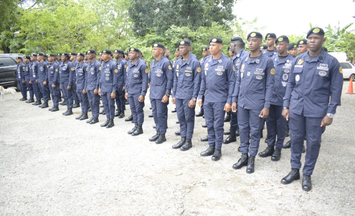 64 miembros policiales se gradúan en curso de “Armas y Tácticas SWAT”