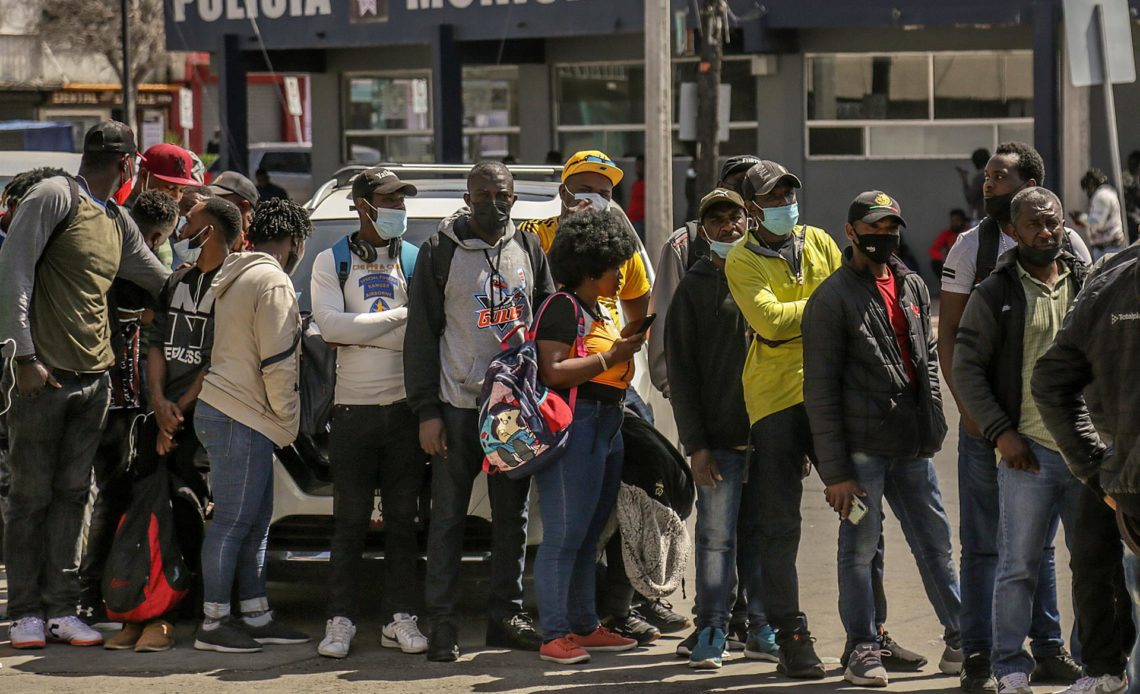 Haitianos varados en Tijuana buscan medidas "desesperadas" para llegar a EEUU
