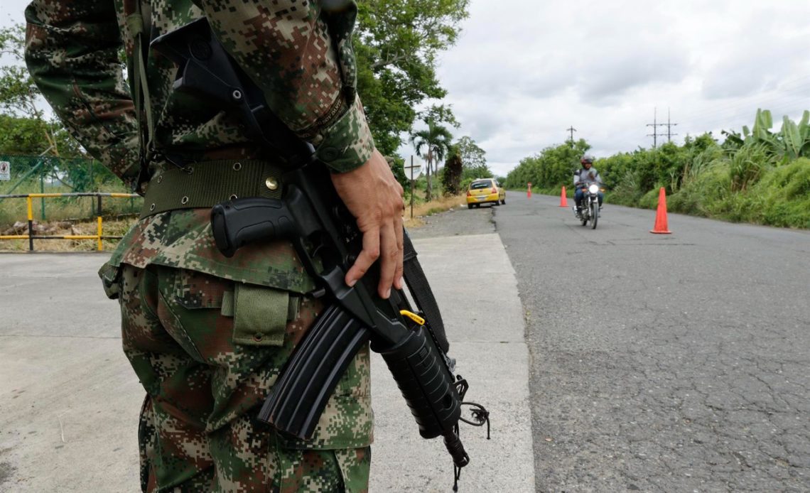 Asesinan a un policía y un soldado en una caravana humanitaria en Colombia