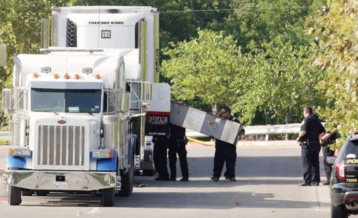 Suben a 53 los migrantes muertos en un camión abandonado en Texas