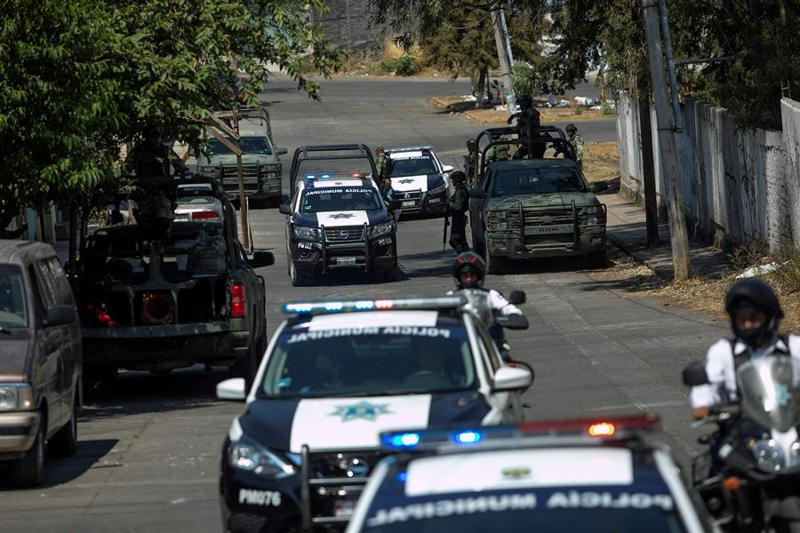 Al menos 4 policías y 8 delincuentes murieron en enfrentamiento en México
